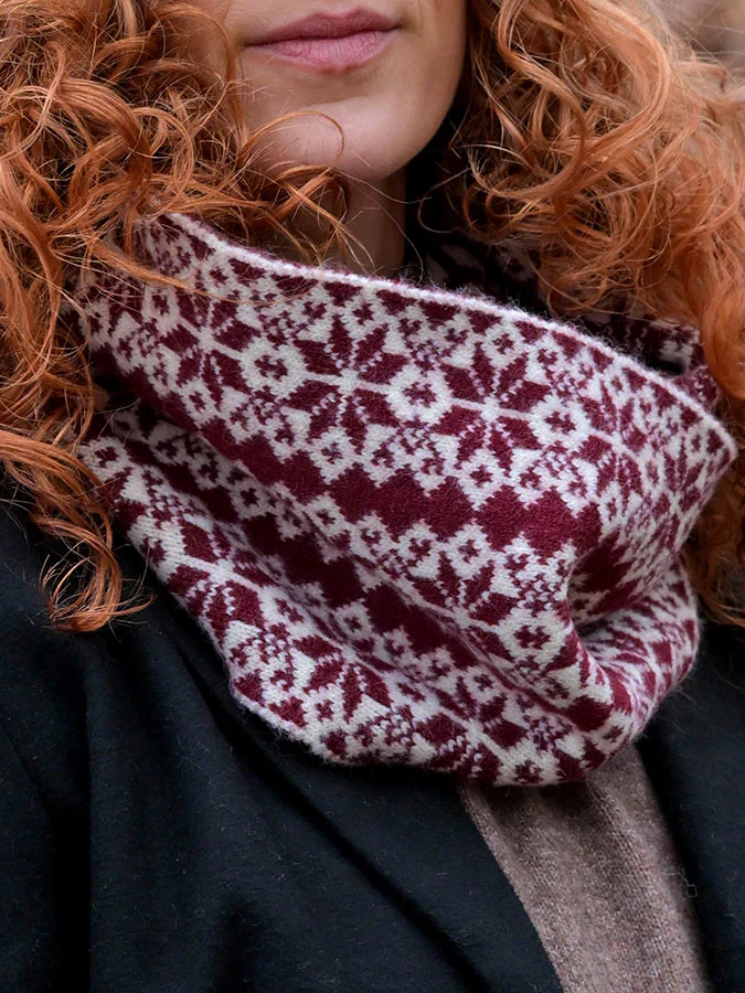 Burgundy/cream flower star snood - Image 3