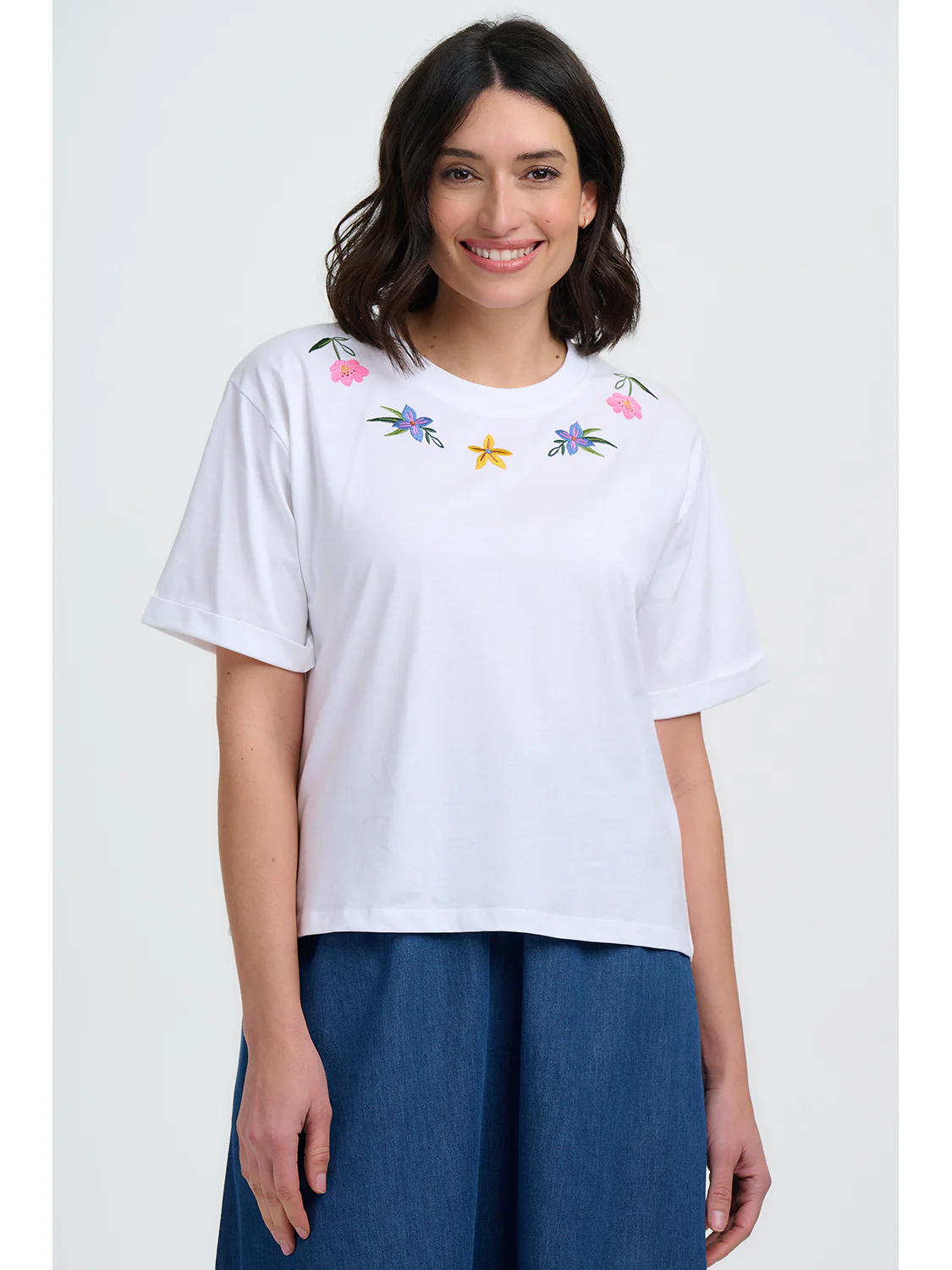 Celia Boxy T-Shirt - White Flower Chain - Image 4