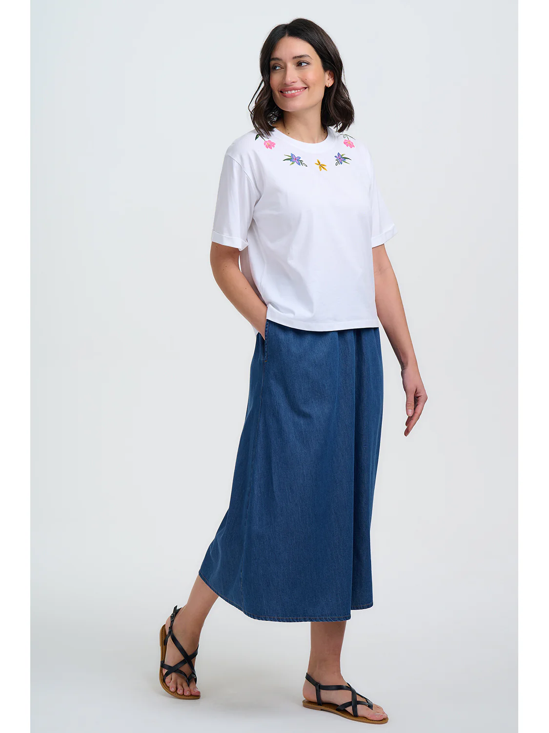 Celia Boxy T-Shirt - White Flower Chain - Image 5
