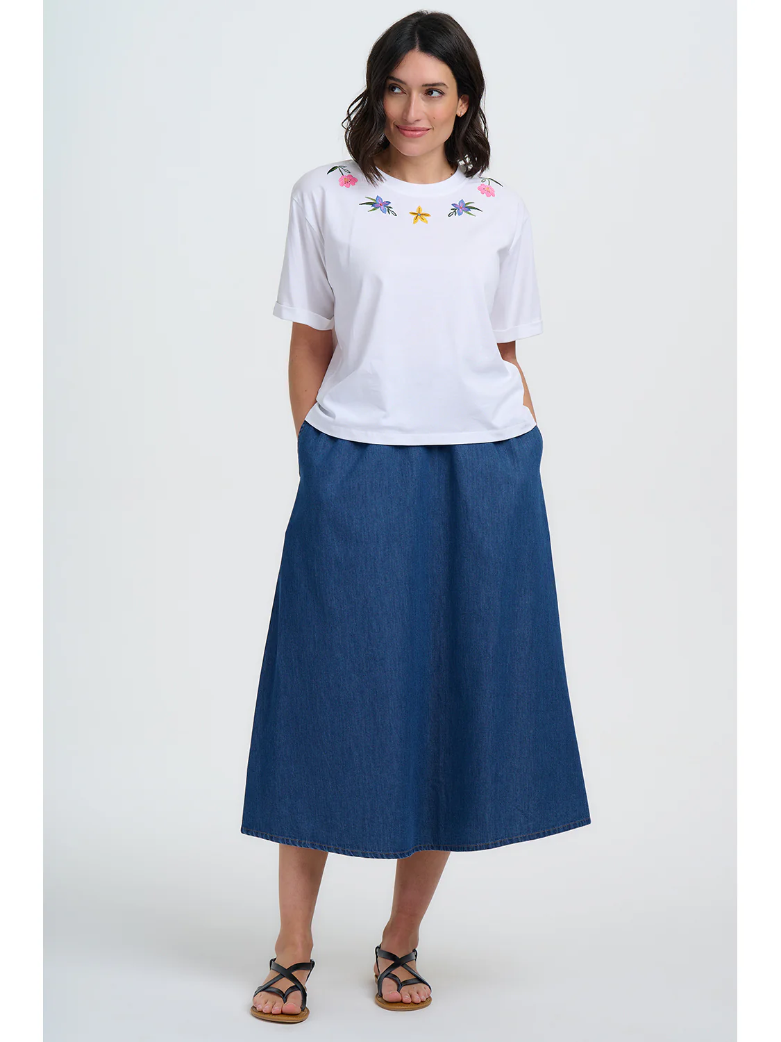 Celia Boxy T-Shirt - White Flower Chain - Image 6
