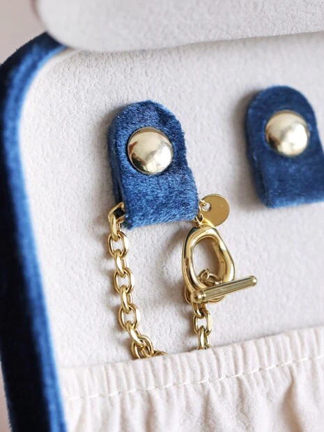 Navy Blue Velvet Rectangular Travel Jewellery Case - Image 6