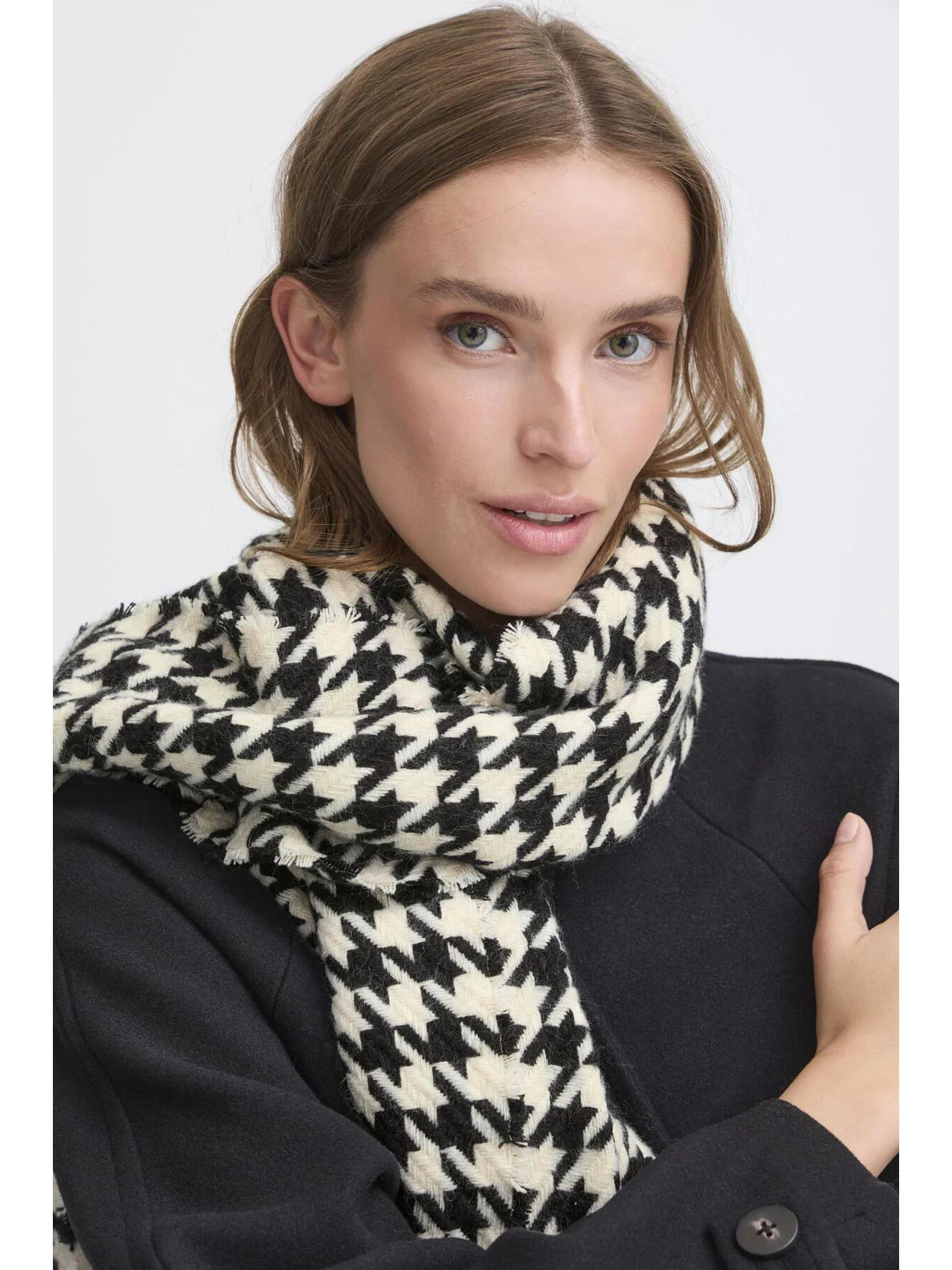 Vanjaa Scarf - Black - Image 6